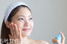 保濕爽膚水什么時(shí)候用？早中晚都必須用