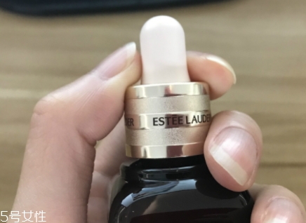 雅詩蘭黛適合油性皮膚嗎？