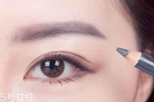 眉筆顏色怎么選擇？與發(fā)色一致不出錯
