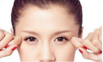 眼睛小怎么變大？畫一個臥蠶立即變大