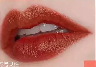素顏適合什么顏色口紅？增添氣色又顯白