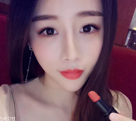 素顏適合什么顏色口紅？增添氣色又顯白