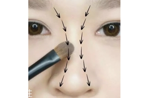 怎么把鼻梁畫高？小白都能駕馭的四步鼻梁修容法