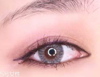 紫色眼影怎么畫好看？淡紫色超有女人味