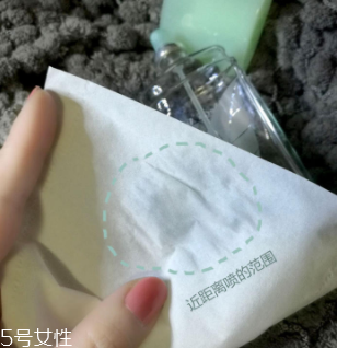 雅頓綠茶香水好聞嗎？宛若置身淡薄陽光下的茶園