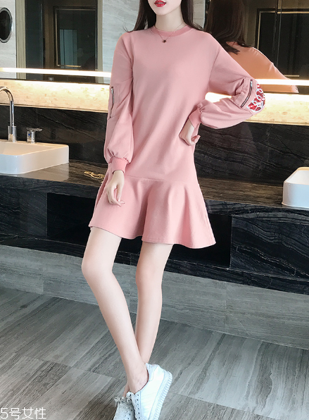學(xué)院風(fēng)連衣裙怎么搭配？重新回到學(xué)生時(shí)代