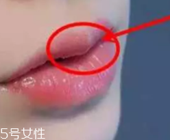 橢圓形嘴唇怎么涂口紅？勾勒唇線讓唇形完美
