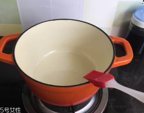 琺瑯鍋和玻璃鍋哪個(gè)好？附上用琺瑯鍋燒菜過(guò)程