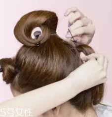 馬尾怎么扎顯臉?。狂R尾位置越高越精神