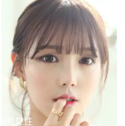 什么女孩適合不留劉海？圓臉妹子掀起劉海更適合你