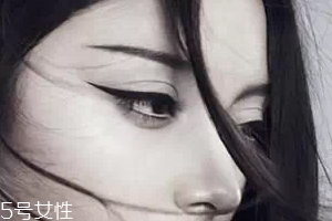 眼線畫歪了怎么辦？干脆暈成煙熏妝