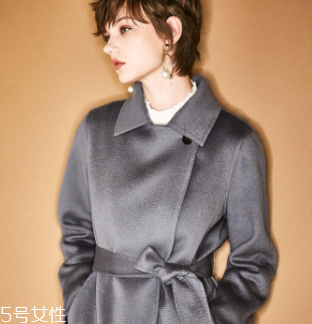 白領(lǐng)女性赴約穿什么好？長款氣質(zhì)大衣有格調(diào)和氣質(zhì)