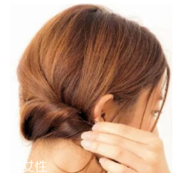 長臉適合什么樣的燙發(fā)？大波浪長發(fā)溫柔睿智