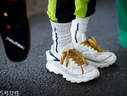 運(yùn)動(dòng)鞋不防滑怎么辦？一盒創(chuàng)可貼就能解決
