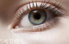 冬天用什么眼霜？抗皺眼霜對抗干燥肌