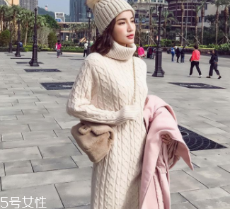 長(zhǎng)款毛衣怎么搭配外套？六款毛衣連衣裙怎么搭都好看