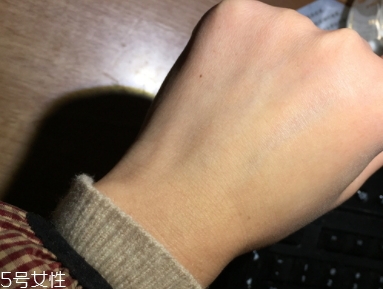 雅詩蘭黛卸妝乳怎么用？