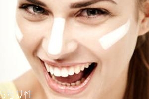 隔離霜怎么洗干凈？卸妝油最適合卸除隔離霜