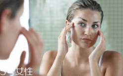 隔離霜可以直接涂在臉上嗎？要用補水產(chǎn)品打底才好