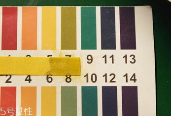 雅詩蘭黛晶透沁白精華怎么樣？一起來看看評(píng)測