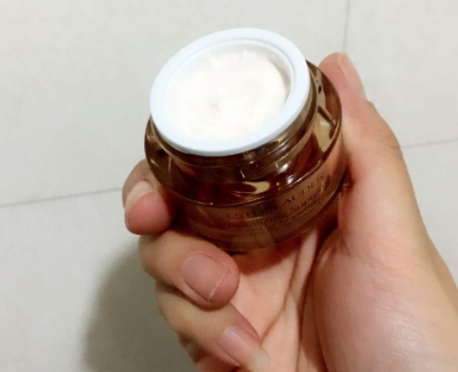 雅詩(shī)蘭黛多效智妍眼霜怎么用？