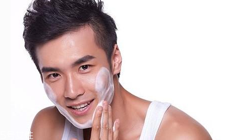 男士護(hù)膚品用什么牌子好？男士護(hù)膚品步驟
