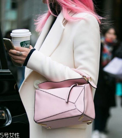 loewe在哪兒買便宜？西班牙皇室品牌