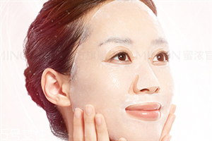 面膜敷多長時間為好？干燥的肌膚及時補(bǔ)水