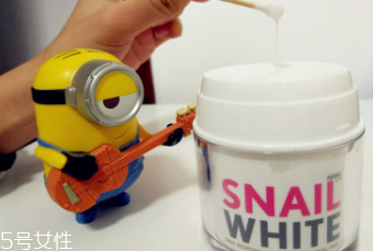 snail white蝸牛霜怎么打開？輕輕一按即有乳液滲出