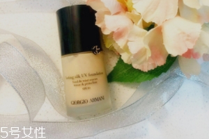 阿瑪尼粉底液脫妝嗎？4小時后要補妝