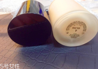 阿瑪尼粉底液脫妝嗎？4小時后要補妝
