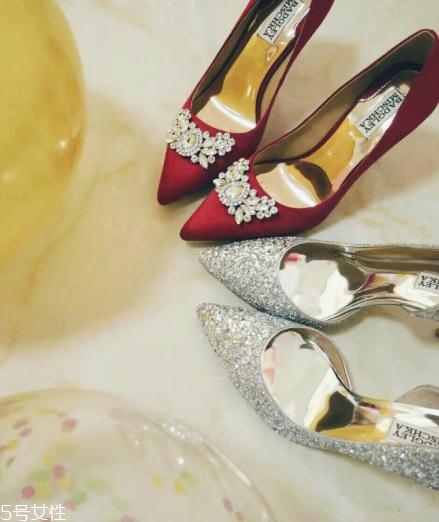 badgley mischka是幾線品牌？穿上它讓婚禮不留遺憾