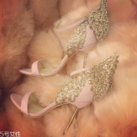 sophia webster是奢侈品嗎？在足間翩然起舞