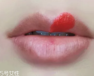 絲絨口紅和啞光哪個好？正式場合用啞光