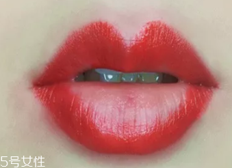絲絨口紅和啞光哪個好？正式場合用啞光