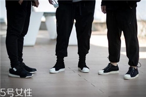 運(yùn)動鞋沾土如何清理？泥土漬清理要仔細(xì)