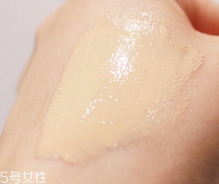 dior迪奧和香奈兒粉底液哪個(gè)好？