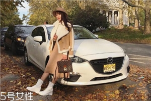 羊羔絨外套配什么鞋子？三款搭配出街不用愁