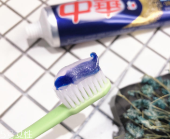 美白牙膏有用嗎？中華魔麗迅白牙膏評(píng)測(cè)