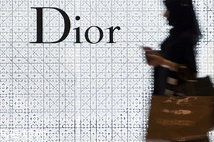 dior迪奧和ysl圣羅蘭粉餅哪個好