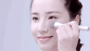 黃皮用什么顏色的腮紅？選擇與黃色互補的紫色