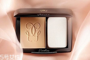 dior迪奧和嬌蘭粉餅?zāi)膫€(gè)好？