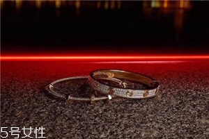 卡地亞手鐲會(huì)有劃痕嗎？一生摯愛(ài)的象征