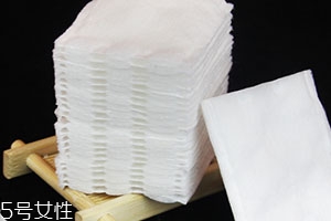 乳液要用化妝棉擦嗎？涂乳液用化妝棉效果好