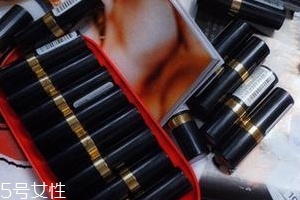 露華濃黑管口紅怎么樣？4種質(zhì)地全試色