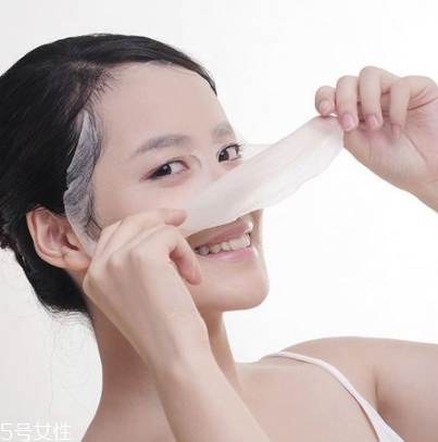 敷完面膜不洗臉會(huì)怎么樣？粉刺悶痘毛孔堵塞