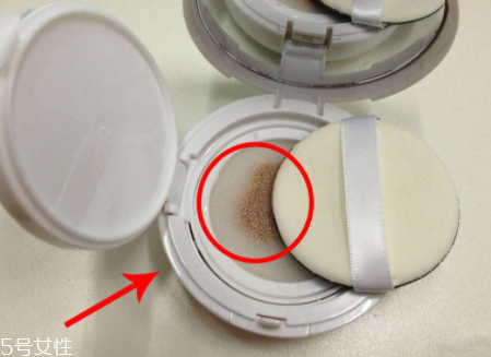 氣墊卡粉浮粉怎么辦？上妝方式換一換