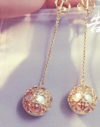 dior迪奧耳環(huán)什么材質(zhì)？