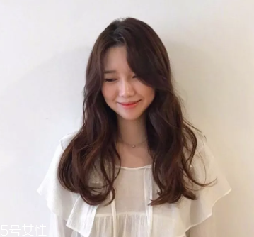 臉大適合什么發(fā)型？微卷波波頭是大臉福音