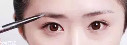 眉粉怎么選顏色好看？淺咖色不挑膚色